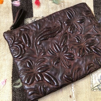 LEATHER POUCH FLOWER DARK BROWN